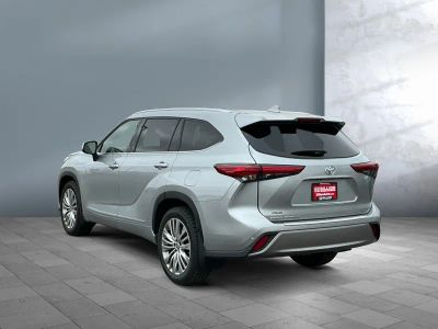 2022 Toyota Highlander — interior view