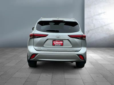2022 Toyota Highlander — detail view