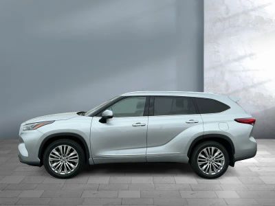 2022 Toyota Highlander — rear three-quarter view