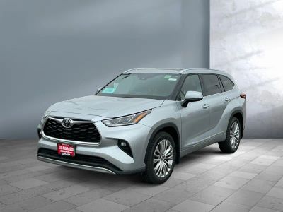 2022 Toyota Highlander — front three-quarter view