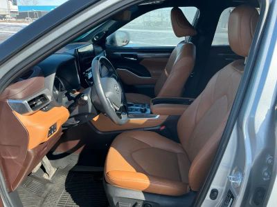 2022 Toyota Highlander — photo 9 view