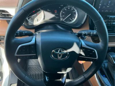 2022 Toyota Highlander — photo 13 view