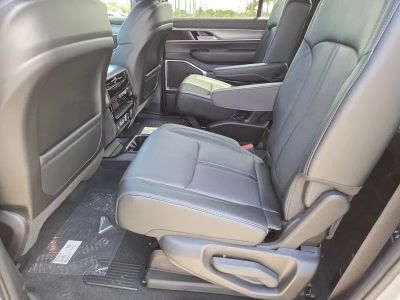 2026 Jeep Grand Wagoneer — photo 9 view