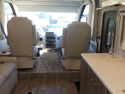 2025 Thor Motor Coach Axis - Photo 6