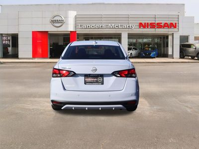 2025 Nissan Versa - Photo 4