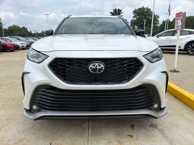 2026 Toyota Highlander — side profile view