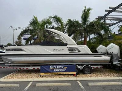 2026 Avalon Excalibur - 27' — front three-quarter view