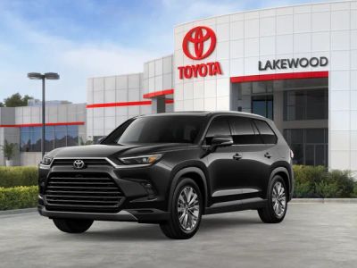 2026 Toyota Grand Highlander Platinum in Midnight Black Metallic — front three-quarter view