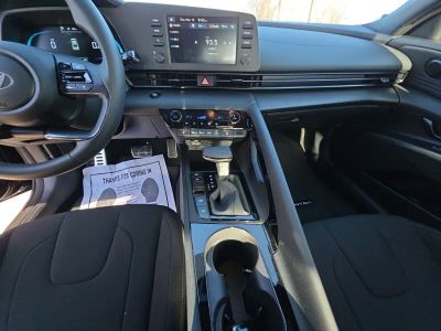 2026 Hyundai Elantra — photo 13 view