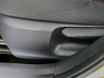 2025 Toyota Corolla Hybrid - Photo 13