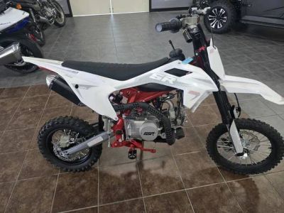 2026 SSR SR125R — front three-quarter view