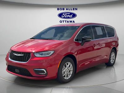 2025 Chrysler Pacifica — side profile view