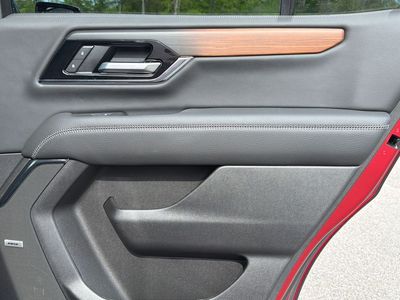 2025 GMC Yukon - Photo 35