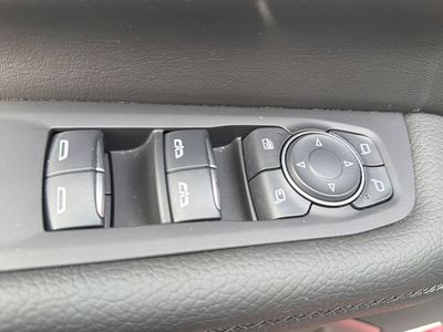 2025 GMC Yukon - Photo 30