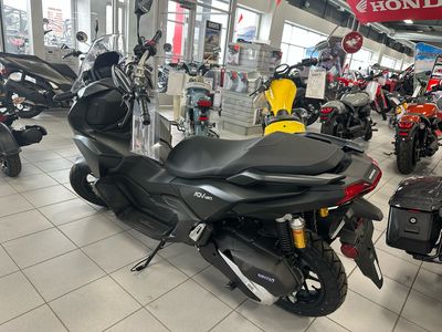 2025 Honda ADV160 - Photo 3