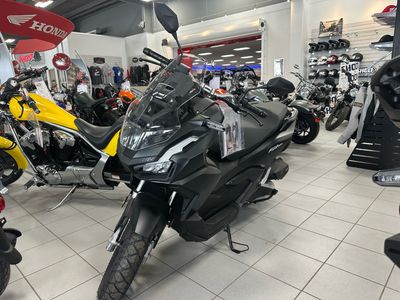 2025 Honda ADV160 - Photo 2
