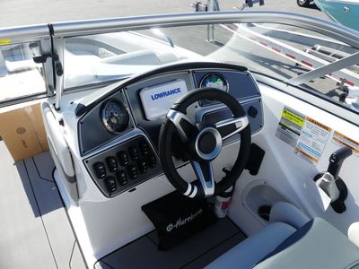 2026 Hurricane SunDeck 217 OB - Photo 6