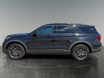 2025 Ford Explorer — detail view