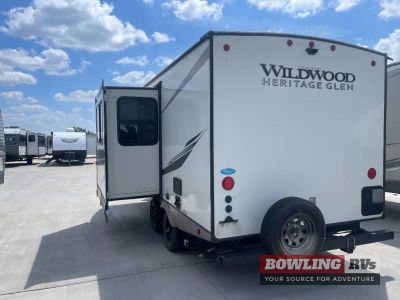 2022 Wildwood Heritage Glen Hyper-Lyte 17RBHL — rear three-quarter view