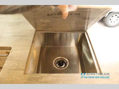 2024 Airstream International - Photo 32