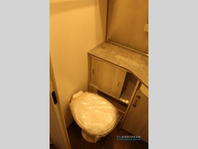 2024 Airstream International - Photo 24