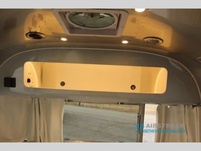 2024 Airstream International - Photo 41