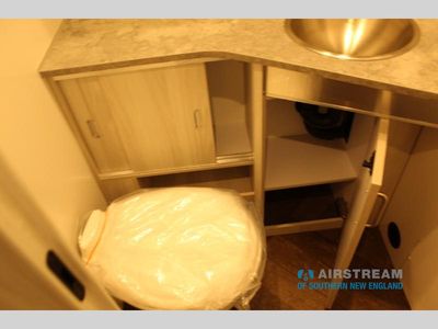 2024 Airstream International - Photo 25