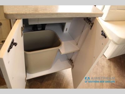 2024 Airstream International - Photo 35