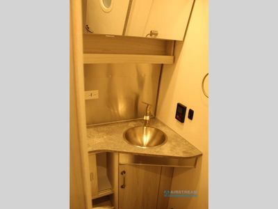 2024 Airstream International - Photo 23