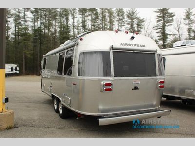 2024 Airstream International - Photo 3