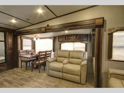 2017 Keystone RV Cougar X-Lite - Photo 4