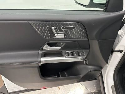 2026 Mercedes-Benz GLB — photo 11 view