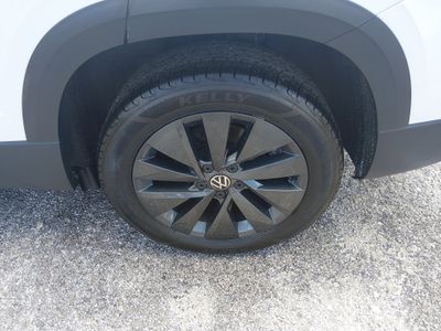 2024 Volkswagen Taos - Photo 10
