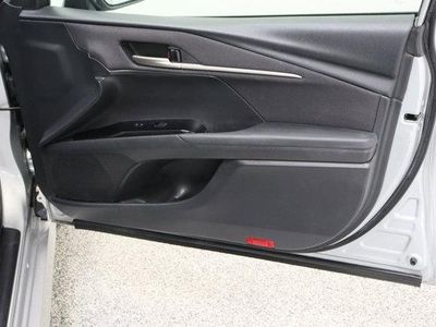 2025 Toyota Camry FWD - Photo 33