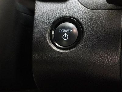 2025 Toyota Camry FWD - Photo 17