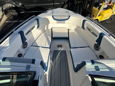 2024 Chaparral 247 SSX - Photo 10