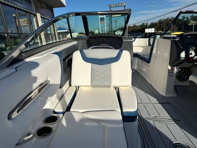 2024 Chaparral 247 SSX - Photo 11