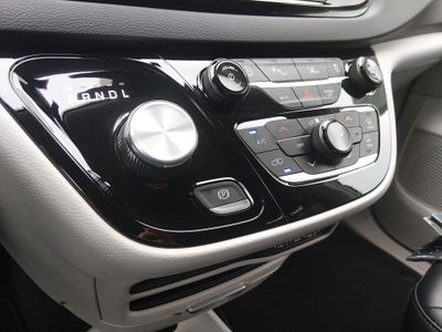 2024 Chrysler Pacifica — photo 18 view