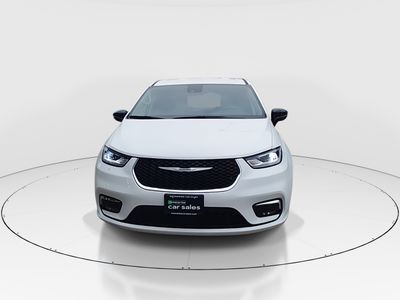 2024 Chrysler Pacifica — side profile view