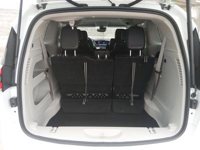 2024 Chrysler Pacifica — photo 10 view