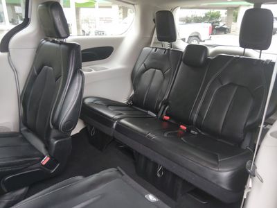 2024 Chrysler Pacifica — photo 15 view