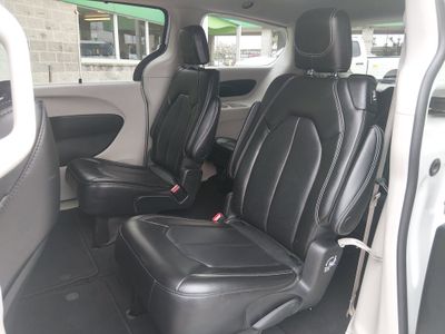 2024 Chrysler Pacifica — photo 14 view