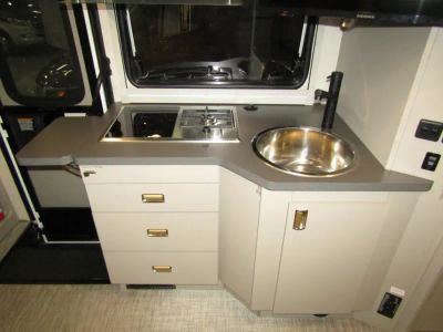 2025 Winnebago VIEW - Photo 7