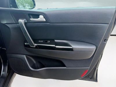 2020 Kia Sportage — photo 32 view