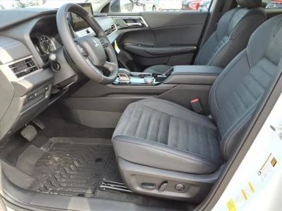 2026 Mitsubishi Outlander — detail view