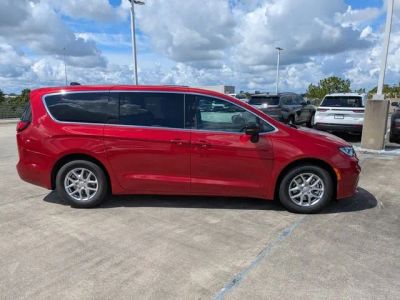 2026 Chrysler Pacifica — side profile view