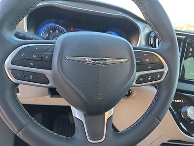 2024 Chrysler Pacifica - Photo 19