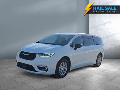 2024 Chrysler Pacifica - Photo 1