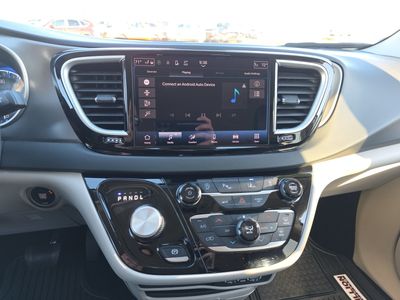 2024 Chrysler Pacifica - Photo 11