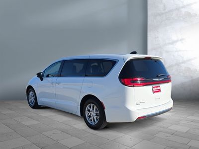 2024 Chrysler Pacifica - Photo 4